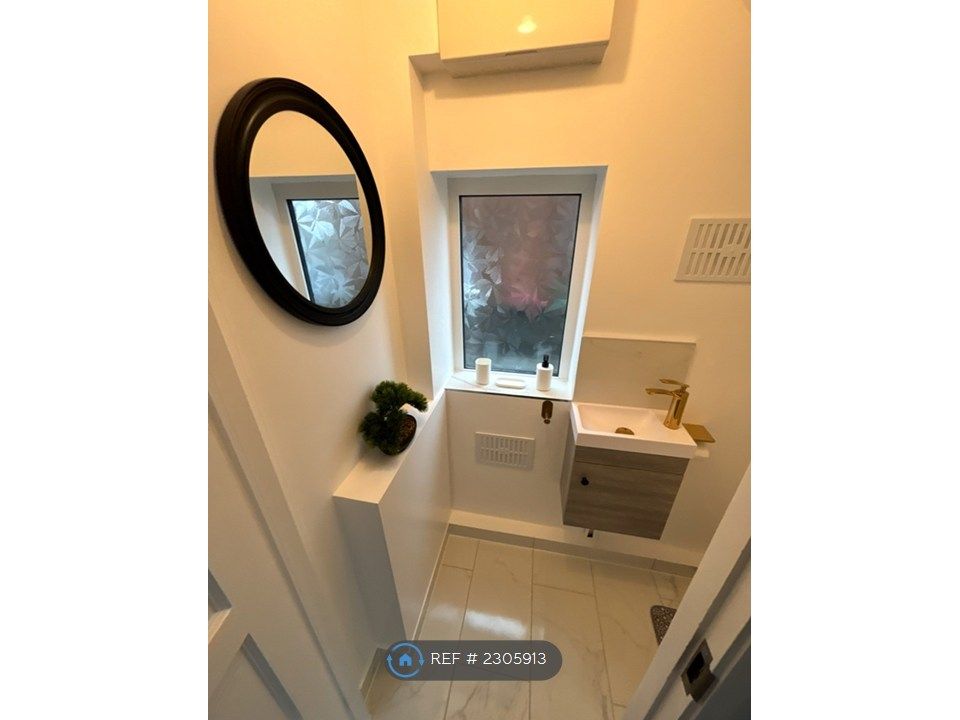 Property photo 2 of 31