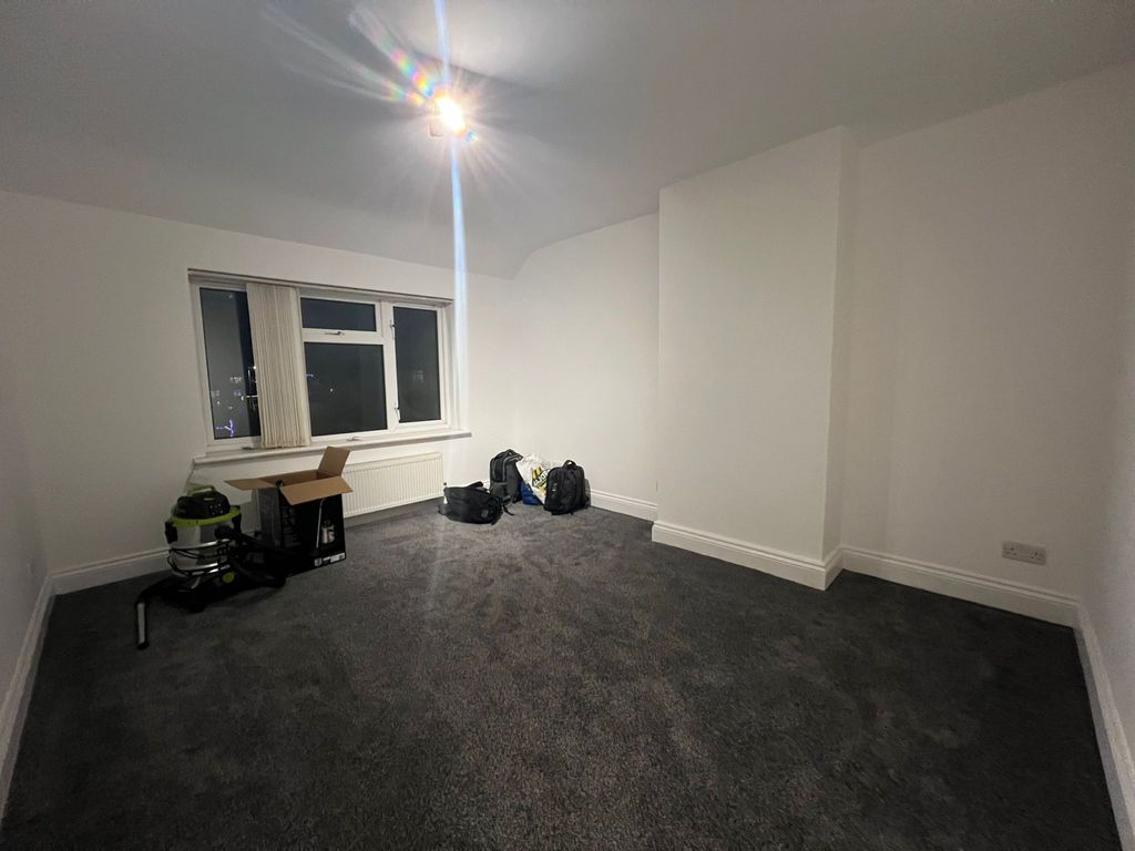 Property photo 1 of 9 One Bedroom Flat With Separate Reception Area For Families- 1450 Pcm