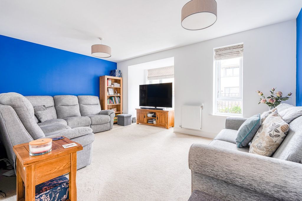 Property photo 3 of 27