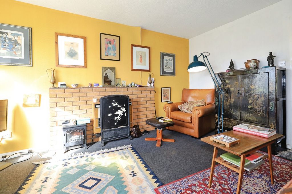 Property photo 2 of 12 Lounge