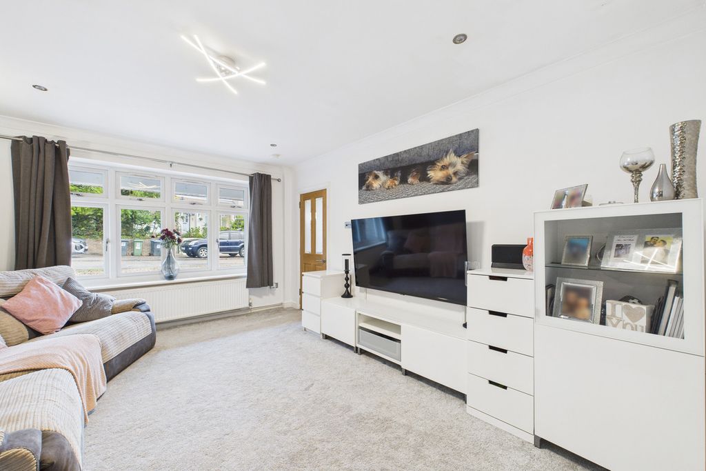 Property photo 3 of 27