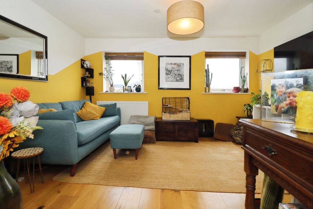 Property photo 2 of 13 Pbox-Img.Jpg