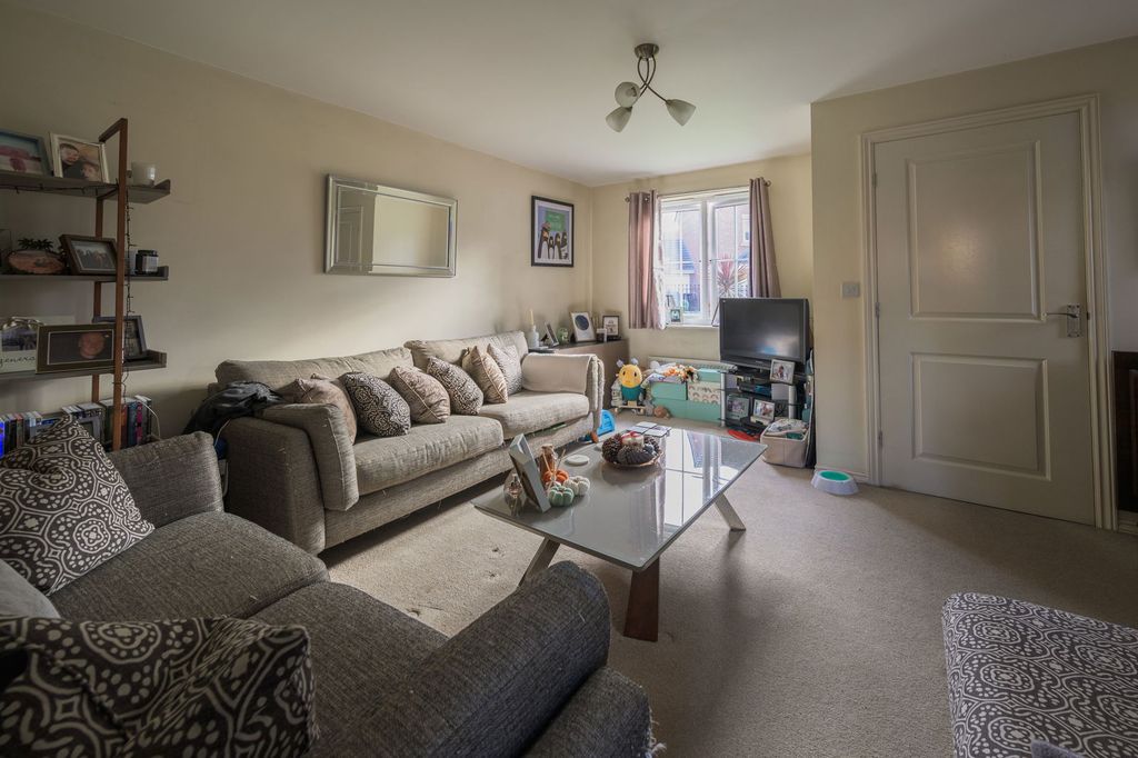 Property photo 2 of 11