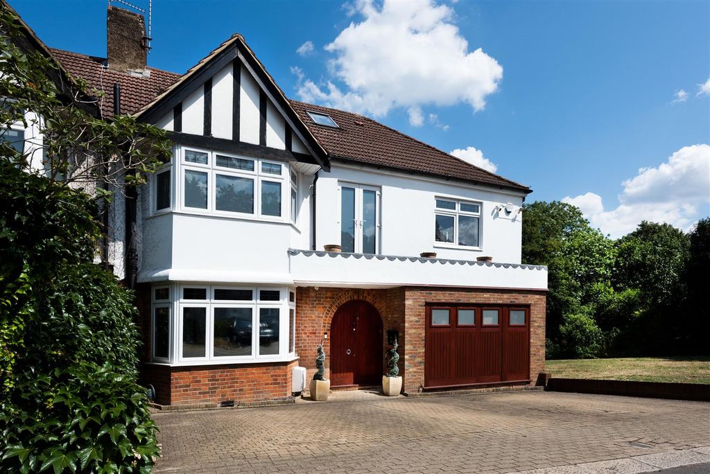 Property photo 1 of 9