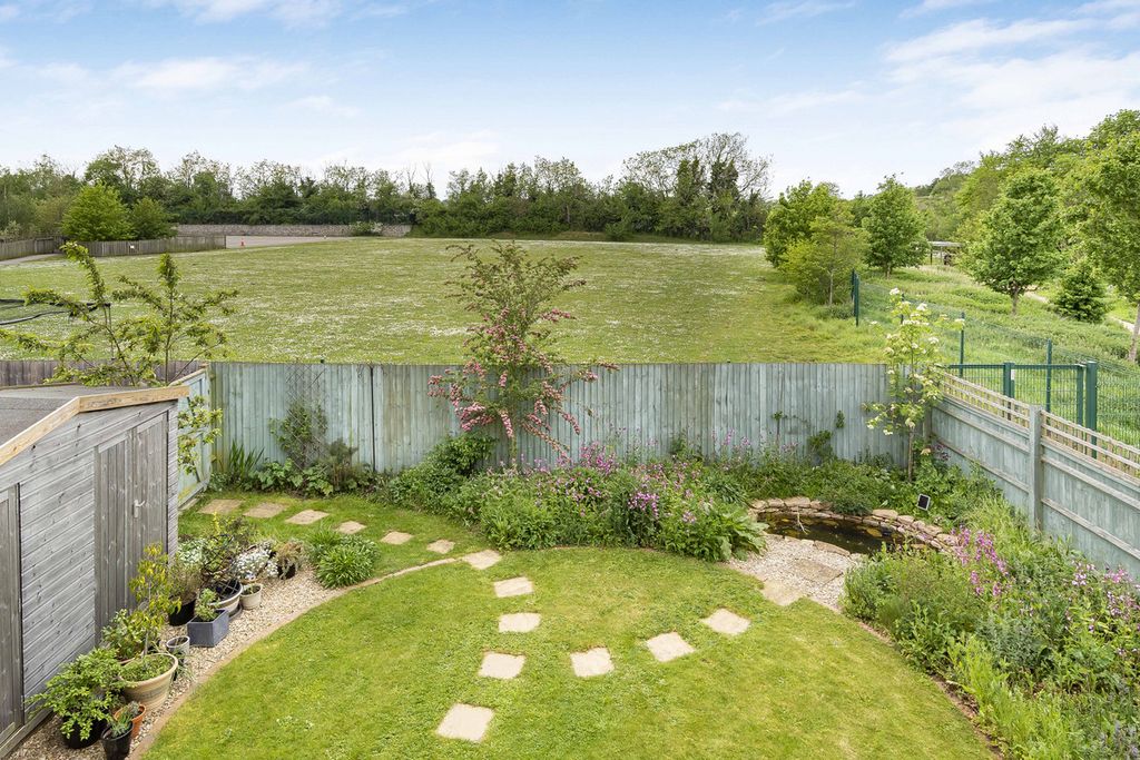 Property photo 3 of 35