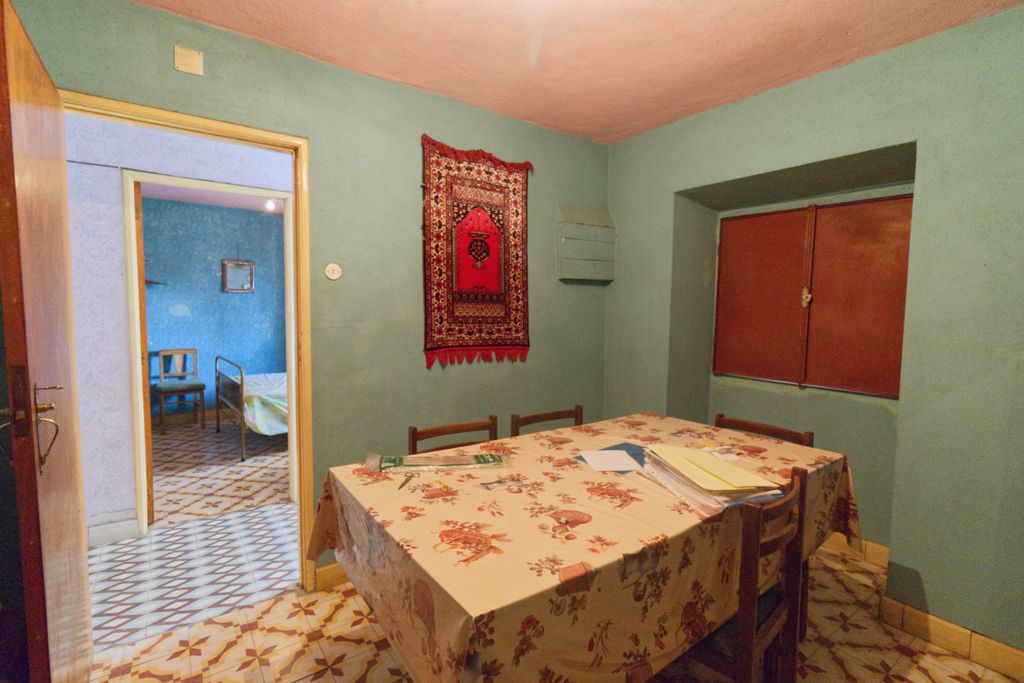 Property photo 2 of 34