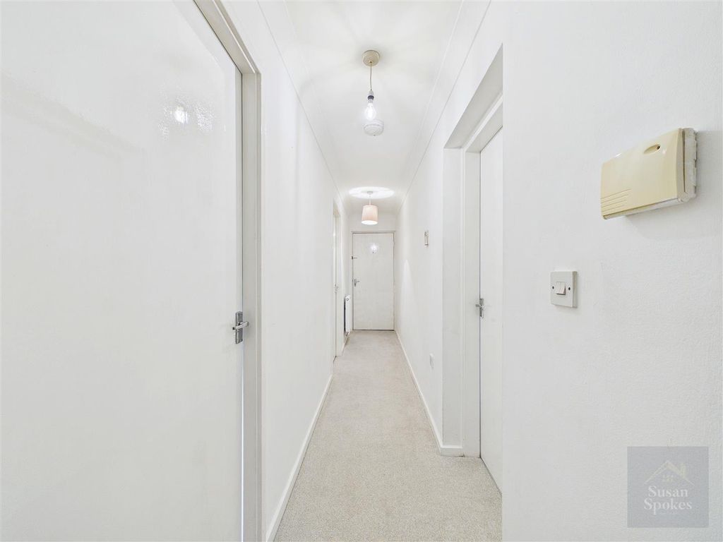 Property photo 3 of 17 Cam01858G0-Pr0295-Still021.Jpg