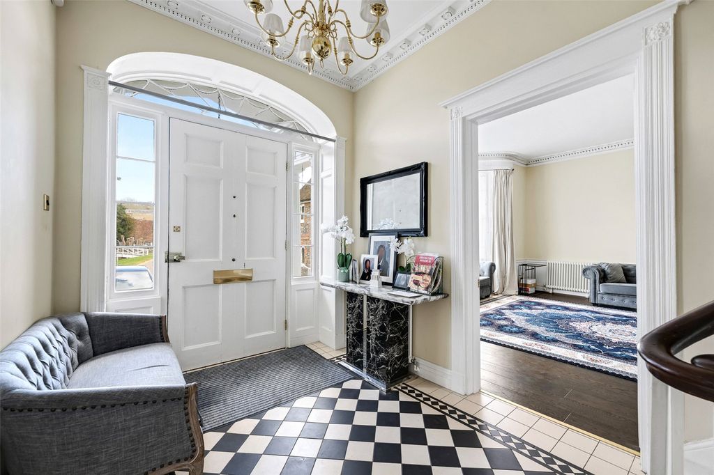 Property photo 2 of 37 Picture No. 13