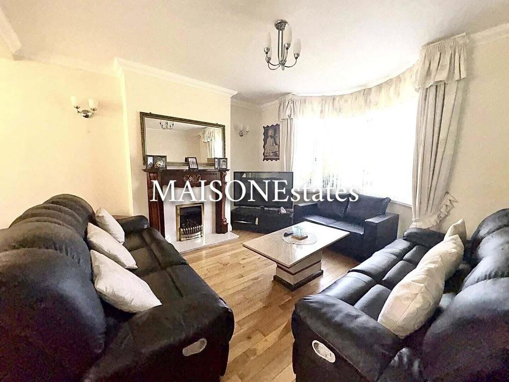 Property photo 2 of 14 Lounge.Jpg