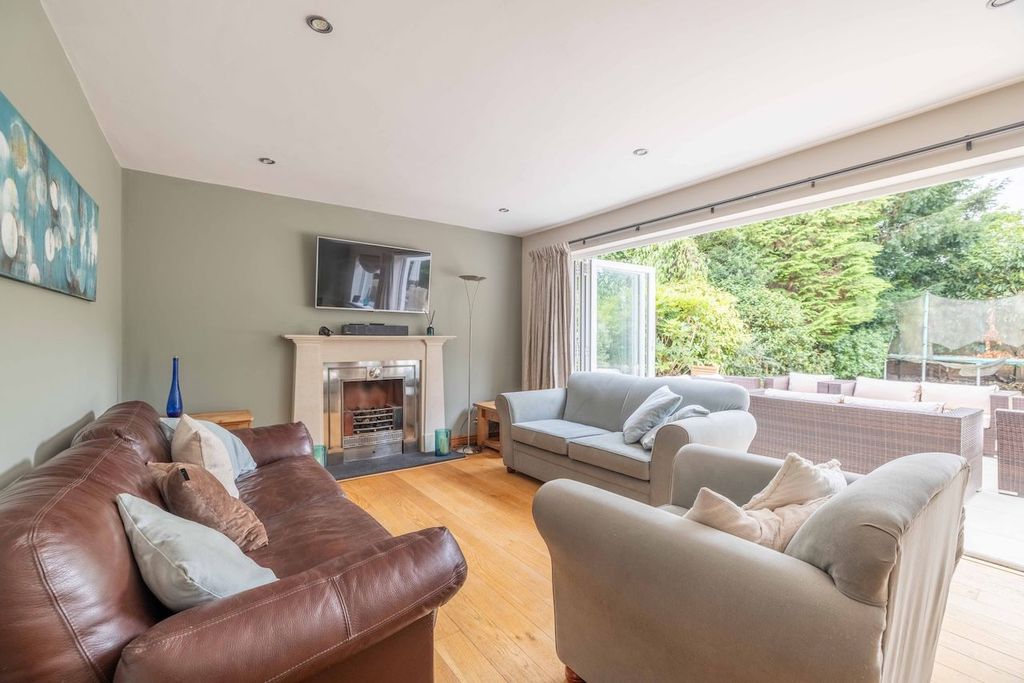 Property photo 2 of 31
