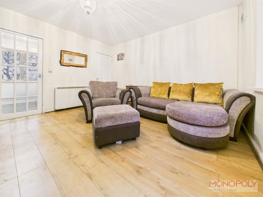 Property photo 3 of 25 Lounge 2 .Jpg