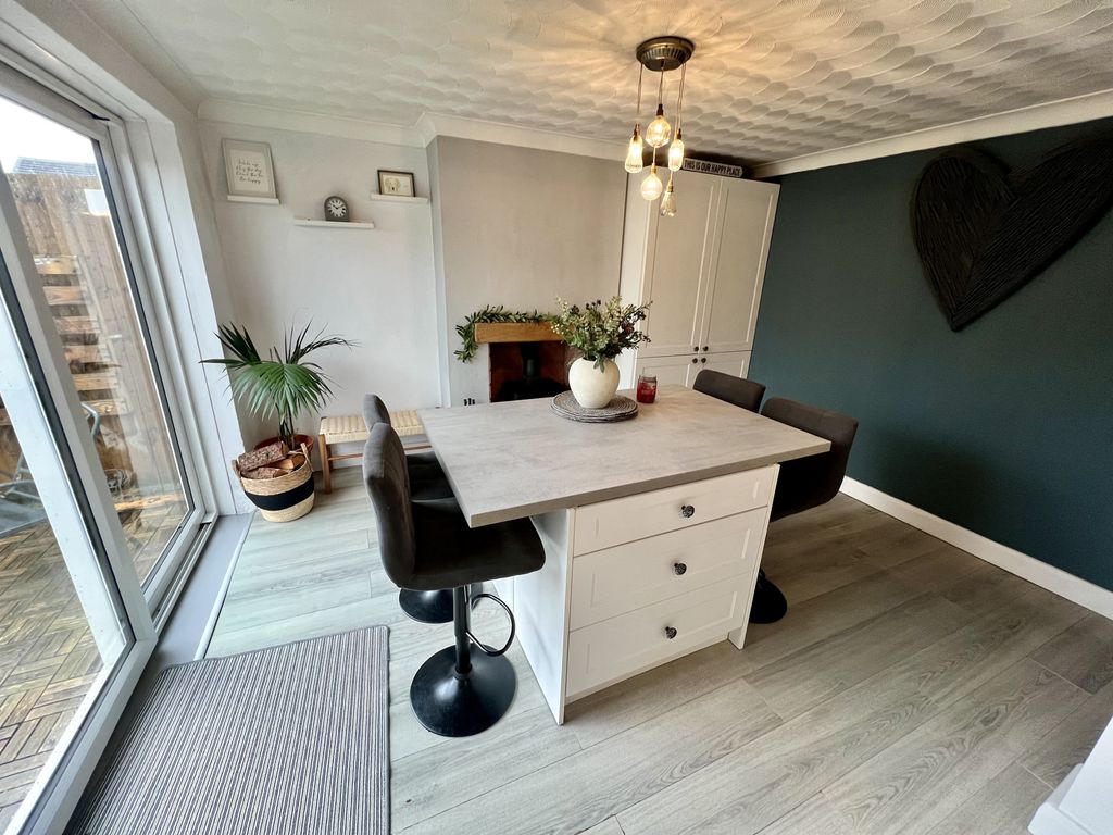 Property photo 3 of 25