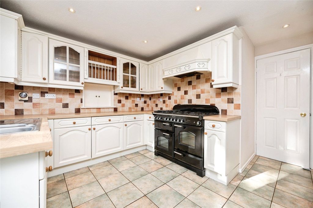 Property photo 3 of 31 Picture No. 18