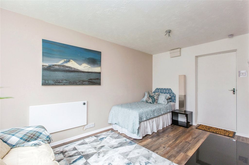 Property photo 3 of 5