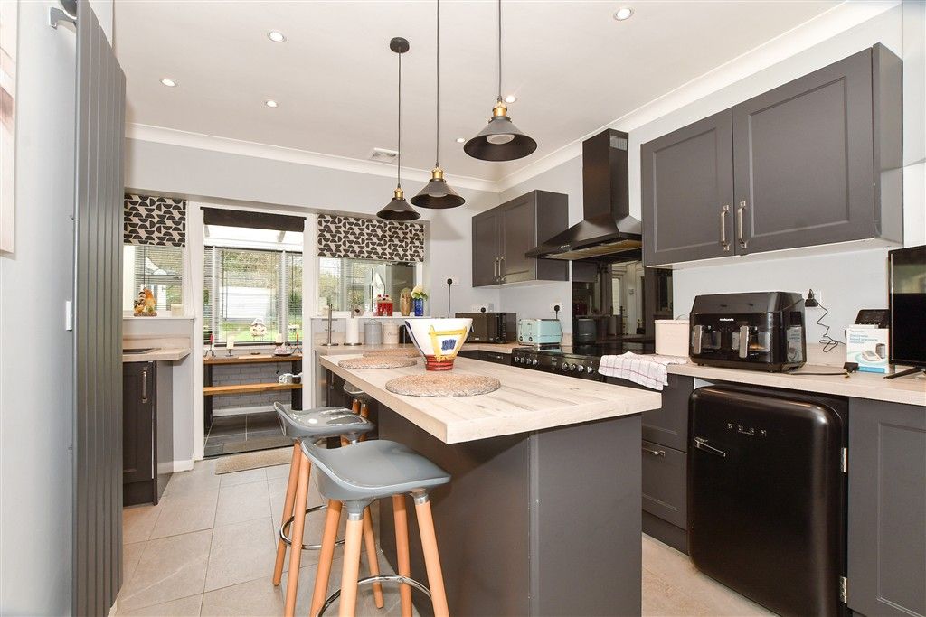 Property photo 3 of 17 Kitchen