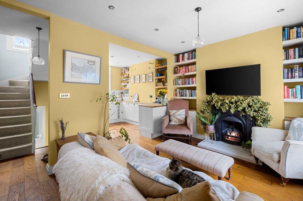 Property photo 2 of 19 Living Room/Kitchen