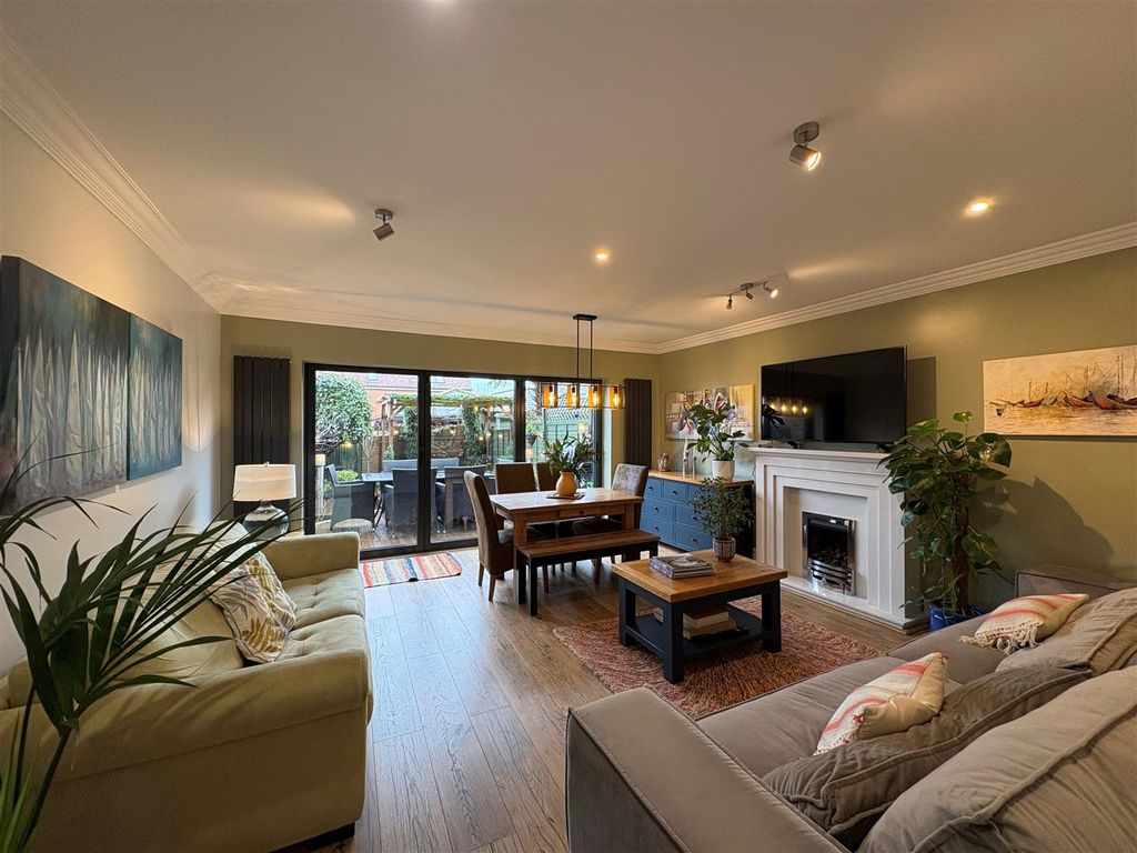 Property photo 3 of 15 4