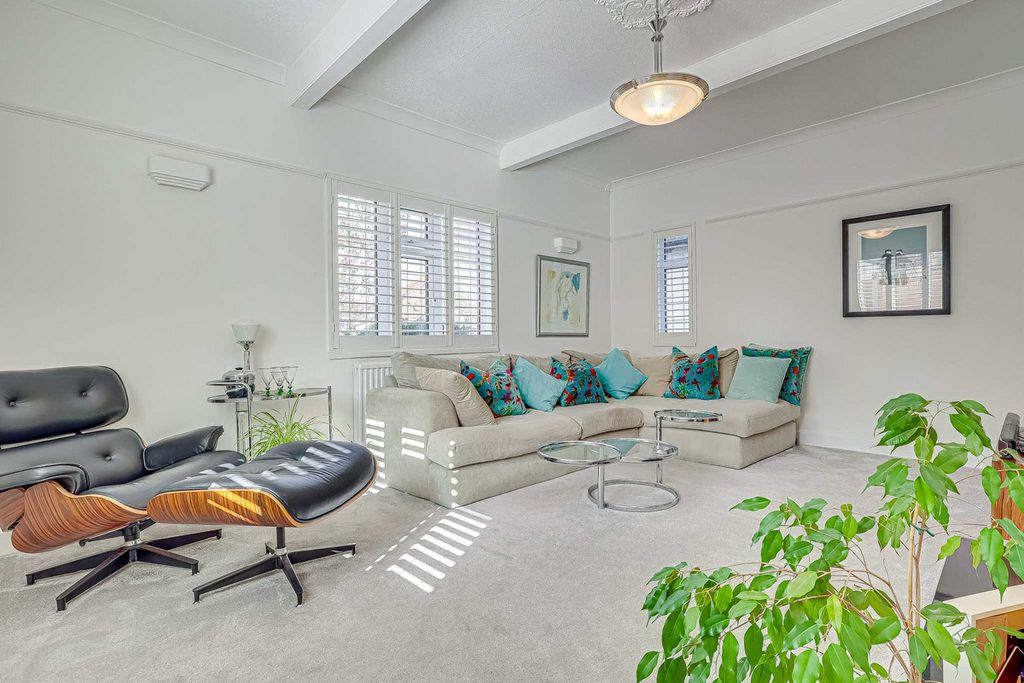 Property photo 2 of 44