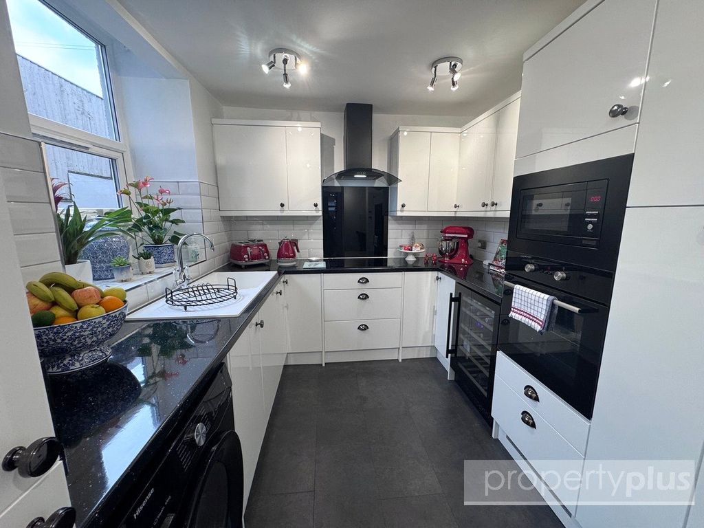 Property photo 2 of 25 Picture No. 27