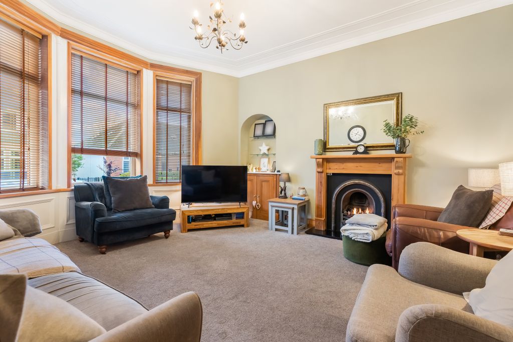 Property photo 2 of 16 Living Room