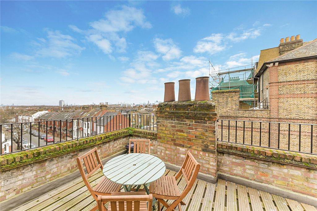 Property photo 3 of 8 Balcony