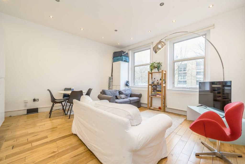 Property photo 2 of 8