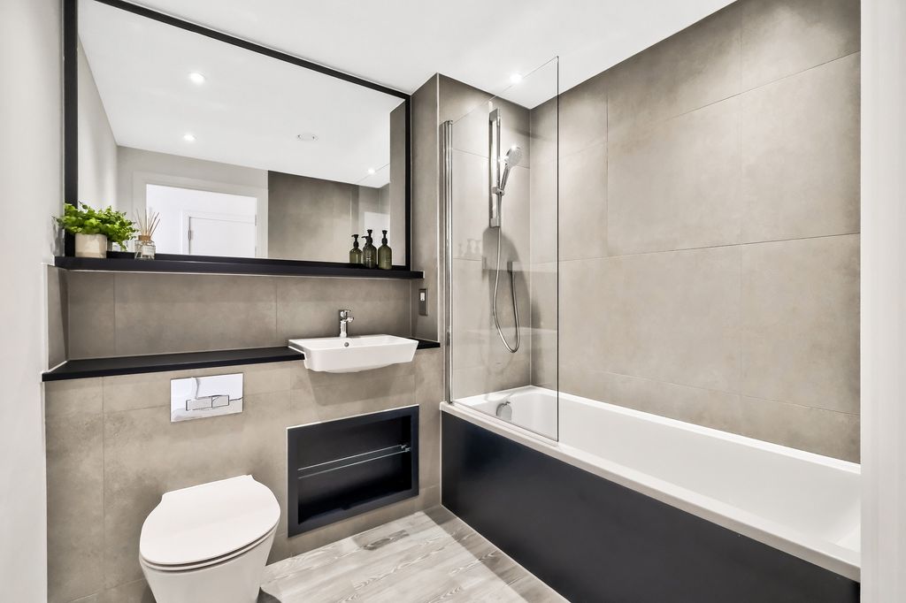 Property photo 3 of 5 4 Bathroom