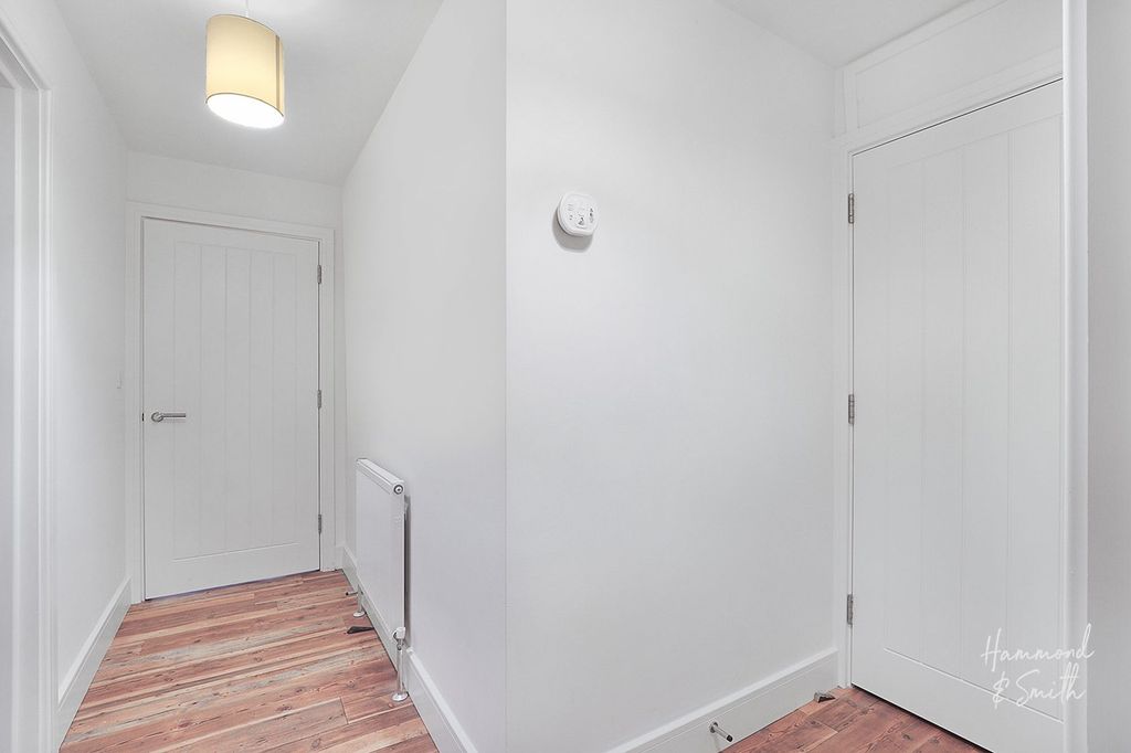 Additional image 7 of 2 bed flat for saleHemnall Street, Epping CM16