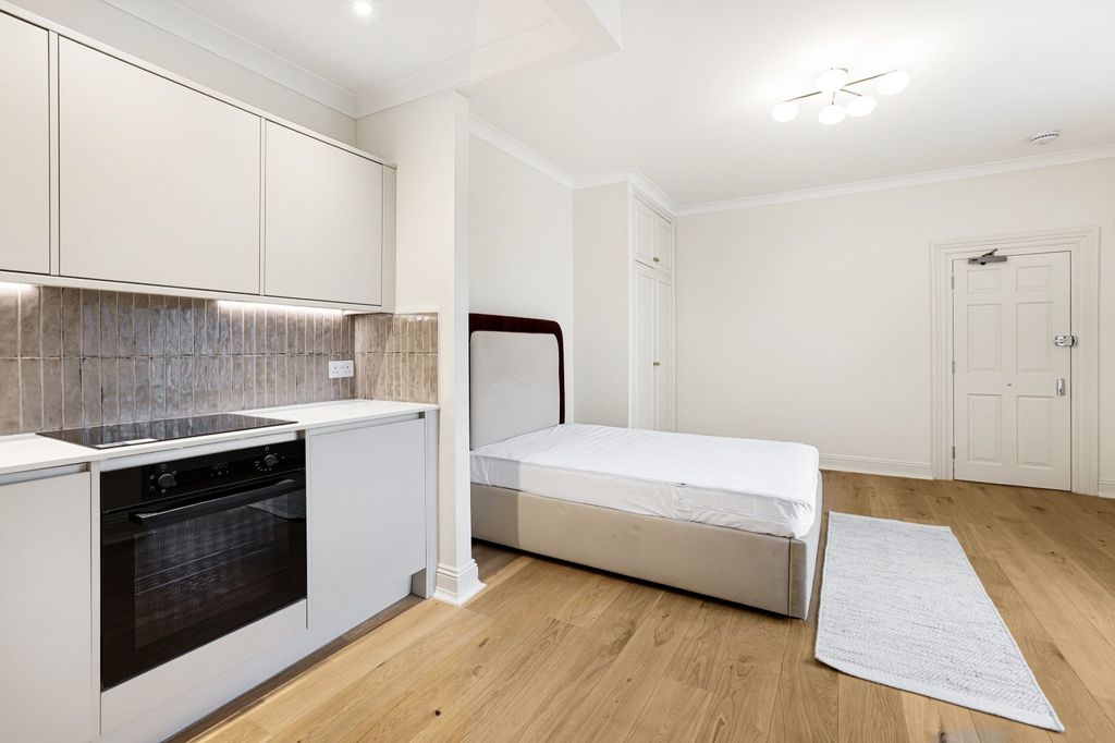 Property photo 2 of 6 Studio