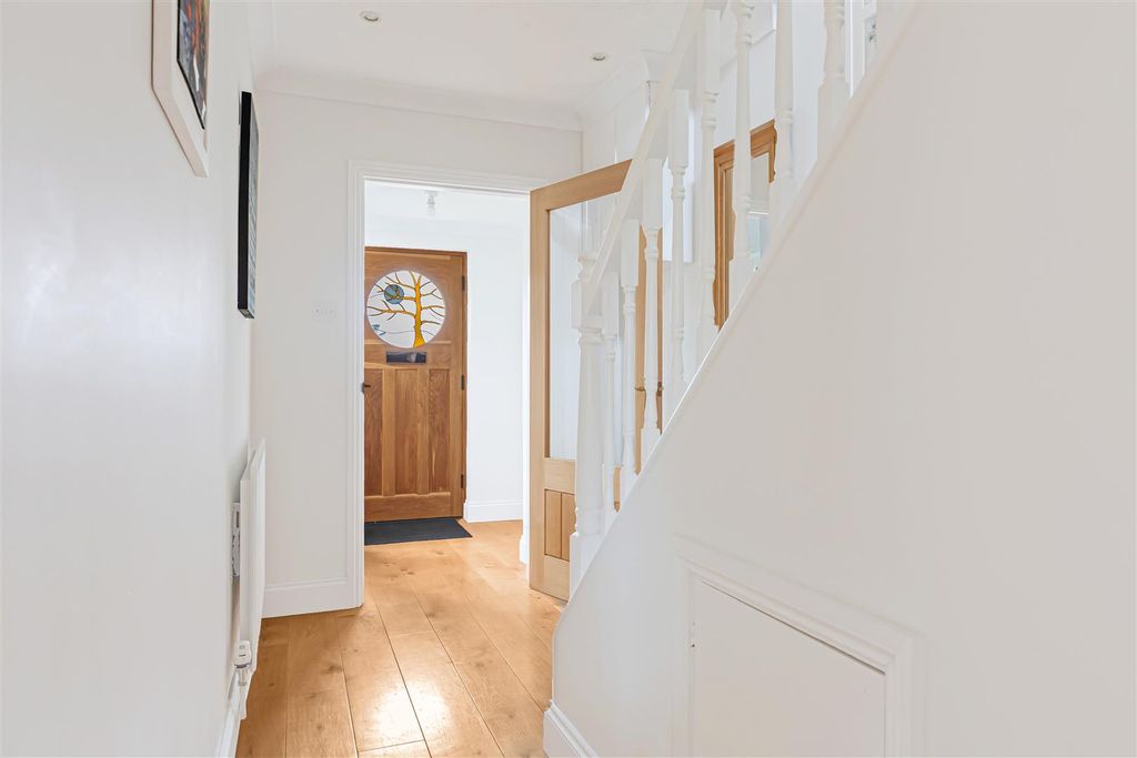 Property photo 2 of 26