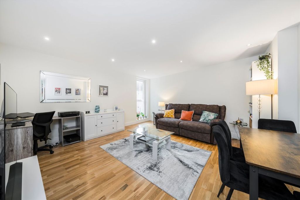 Property photo 3 of 6