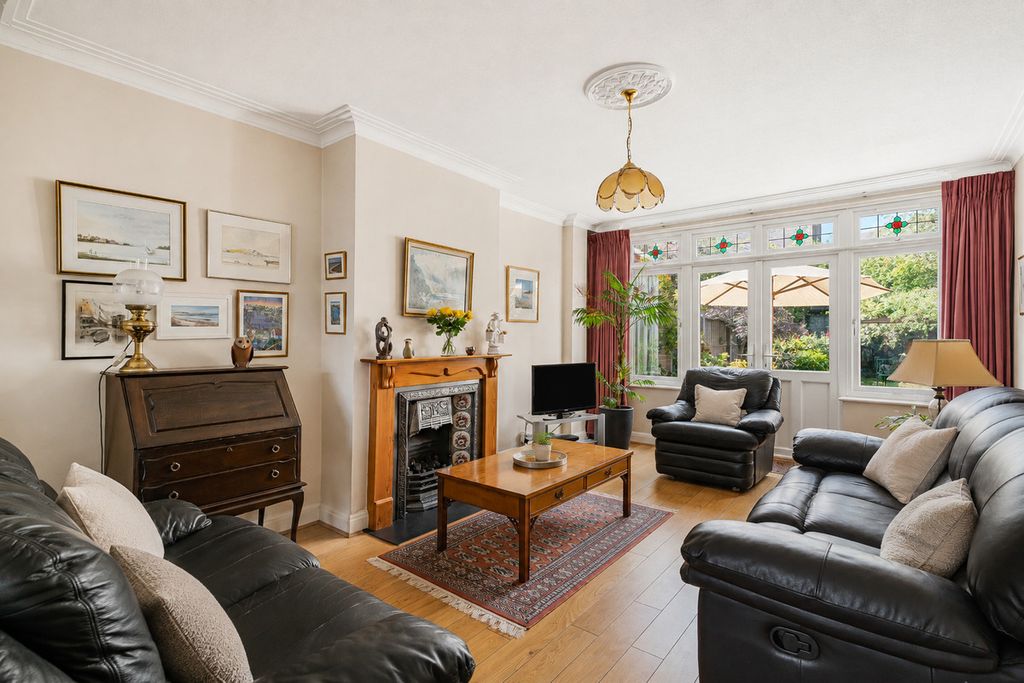 Property photo 2 of 17