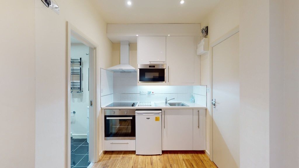 Property photo 2 of 10 Kitchen
