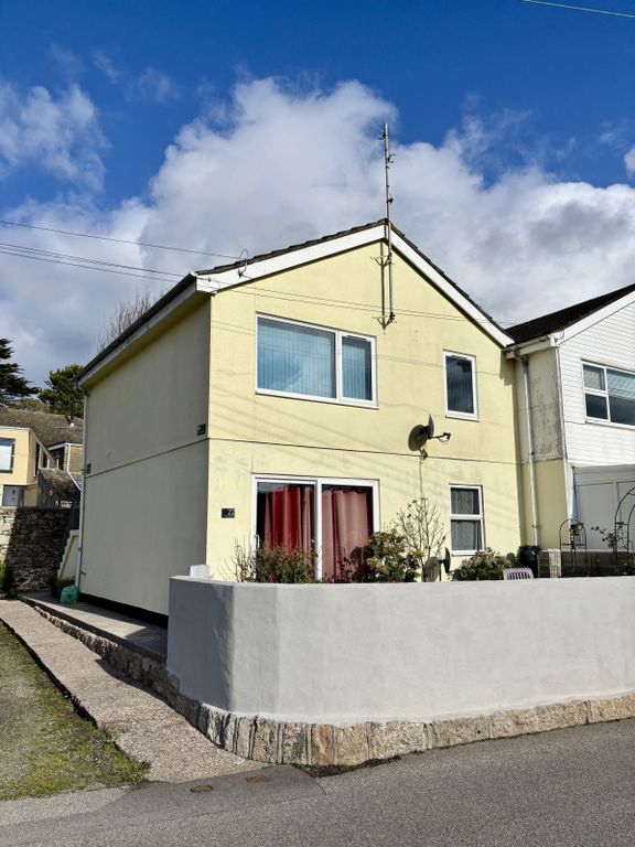 Property photo 1 of 9 1/2 Bedroom First Floor Flat For Sale