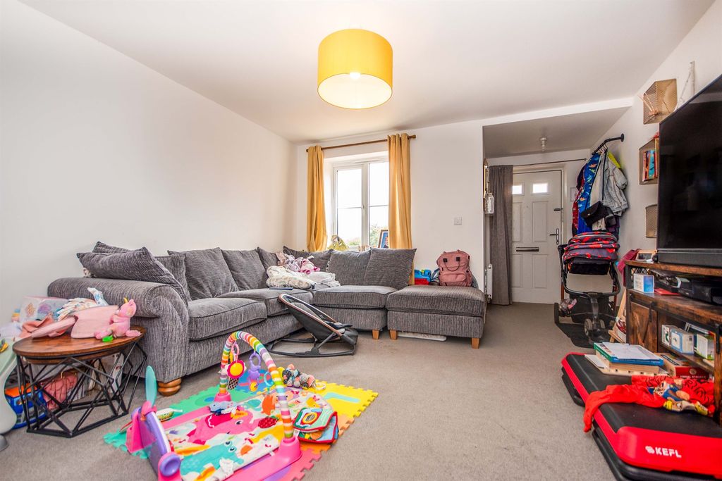 Property photo 2 of 11