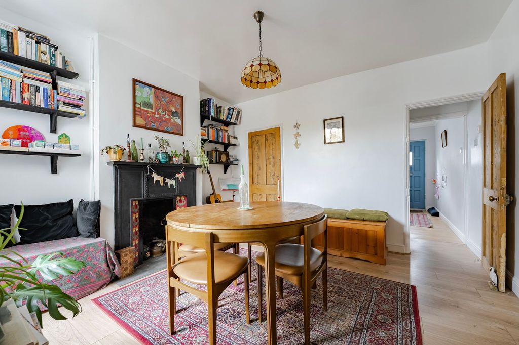 Property photo 3 of 18