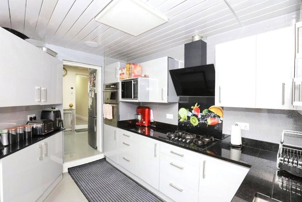 Property photo 2 of 15 Kitchen