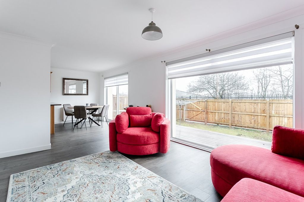 Property photo 3 of 27