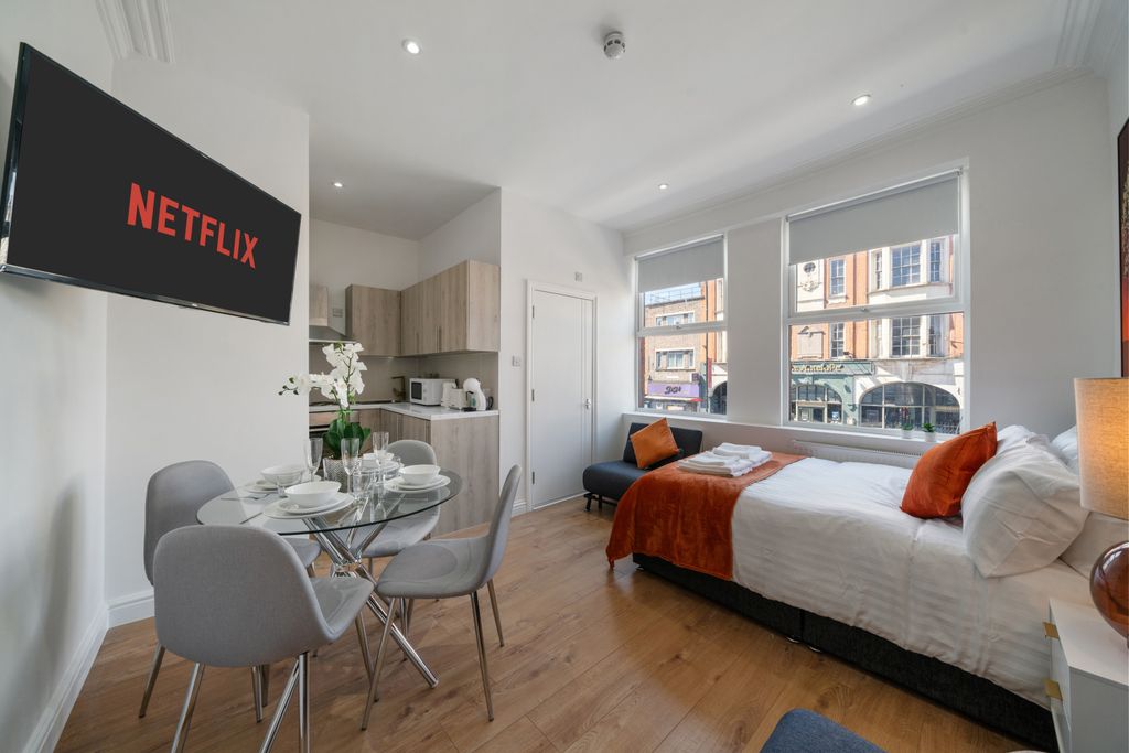 Property photo 1 of 13 Mitcham Road Sw17