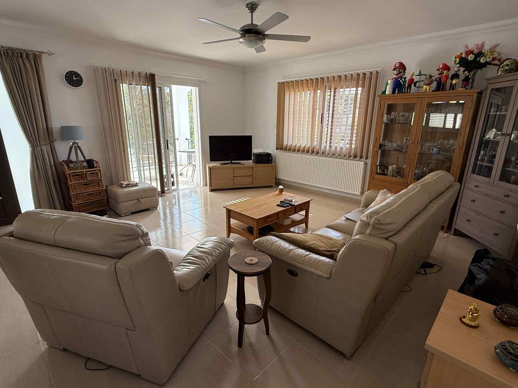 Property photo 3 of 27