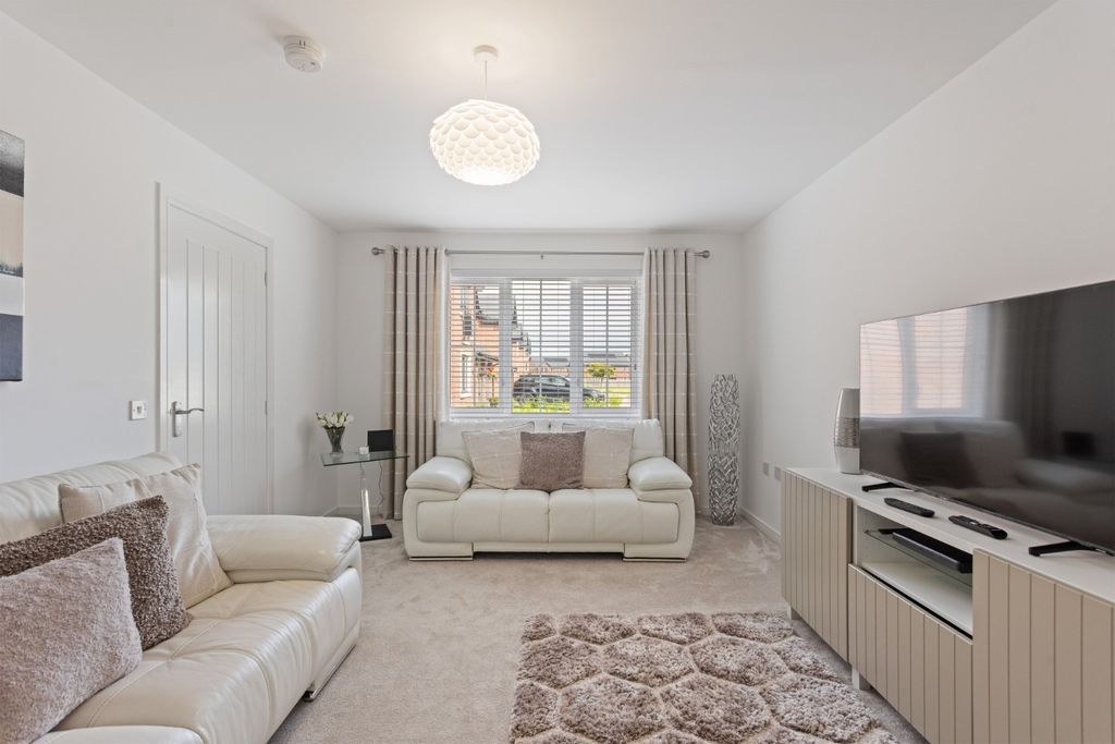Property photo 2 of 33 5517932