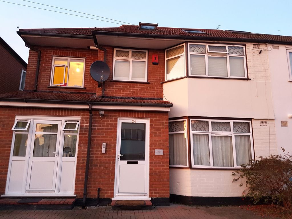 Property photo 1 of 5 Nolton Place, Edgware, Ha8