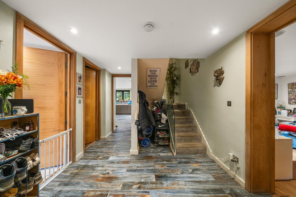 Property photo 2 of 31 Hallway