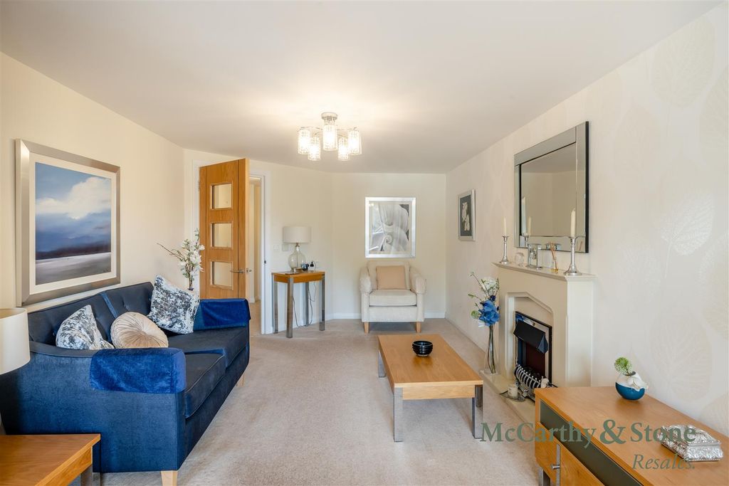 Property photo 2 of 19 8704628-Interior10.Jpg