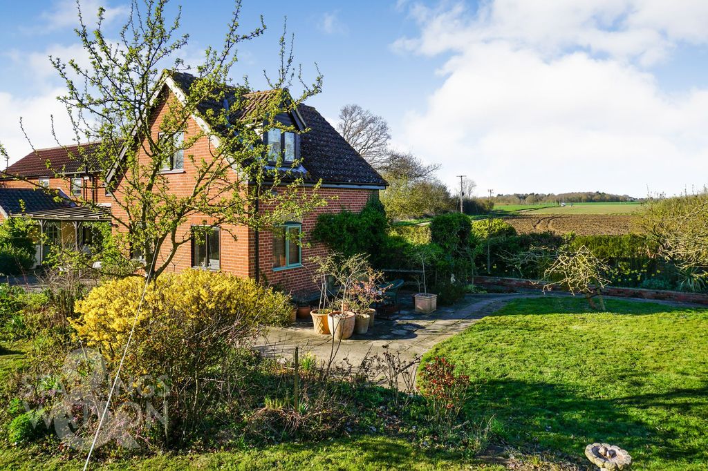 Property photo 2 of 33
