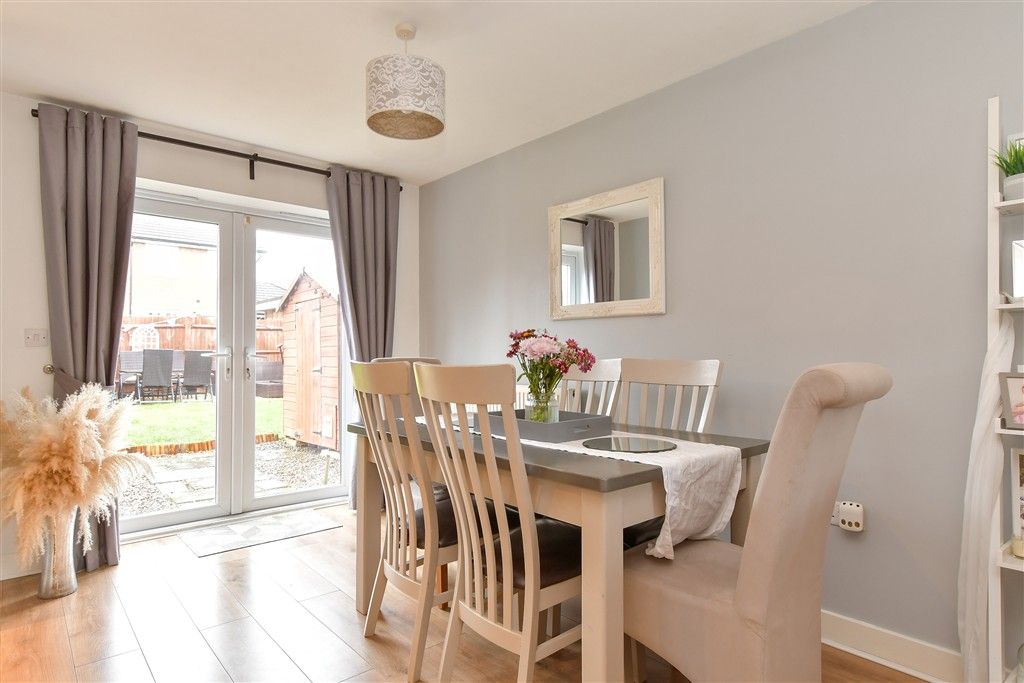 Property photo 3 of 12 Lounge/Dining Area