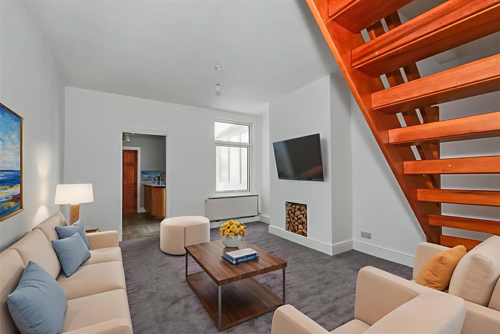 Property photo 3 of 33 Ai Lounge