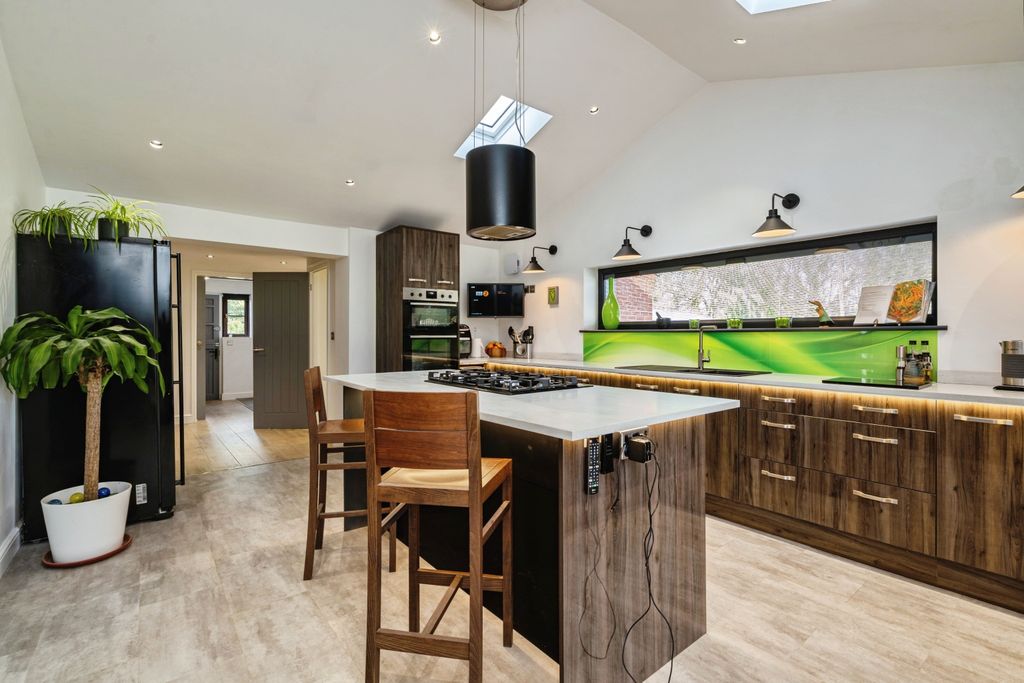 Property photo 2 of 24 Kitchen