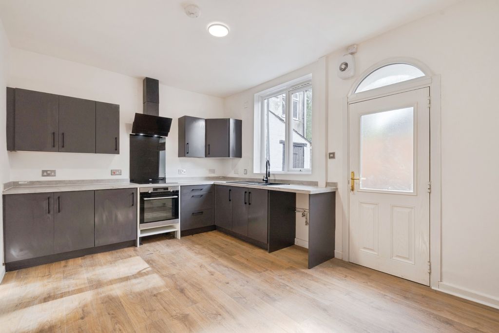 Property photo 2 of 17 Photo