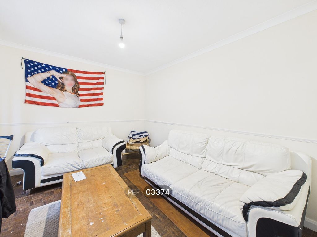 Property photo 1 of 19 Living Room